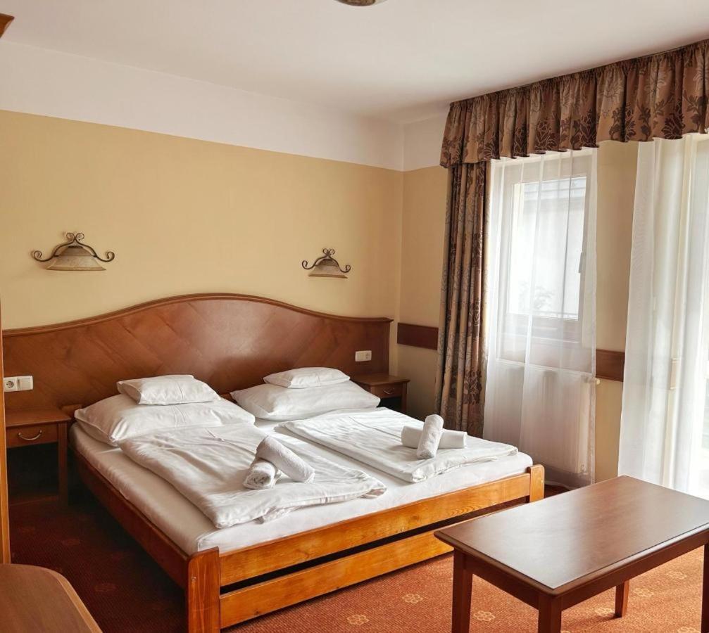 Fonix Wellness *** 1 A Epulet Bed & Breakfast Heviz Bagian luar foto