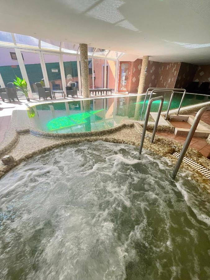 Fonix Wellness *** 1 A Epulet Bed & Breakfast Heviz Bagian luar foto