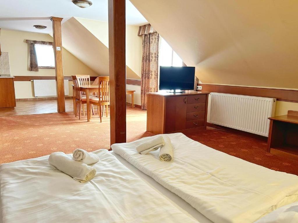 Fonix Wellness *** 1 A Epulet Bed & Breakfast Heviz Bagian luar foto