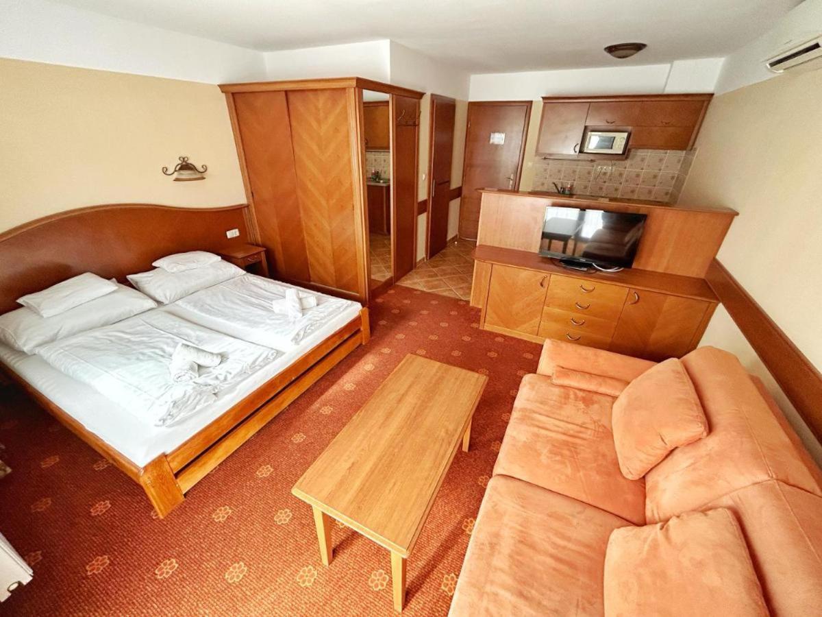 Fonix Wellness *** 1 A Epulet Bed & Breakfast Heviz Bagian luar foto