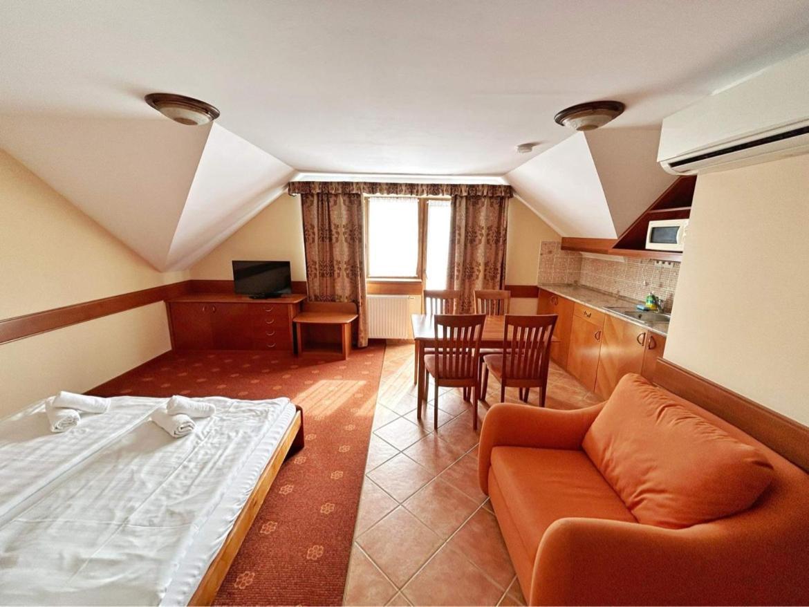 Fonix Wellness *** 1 A Epulet Bed & Breakfast Heviz Bagian luar foto