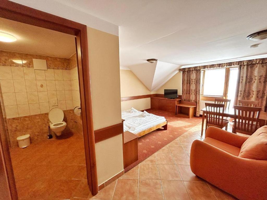 Fonix Wellness *** 1 A Epulet Bed & Breakfast Heviz Bagian luar foto