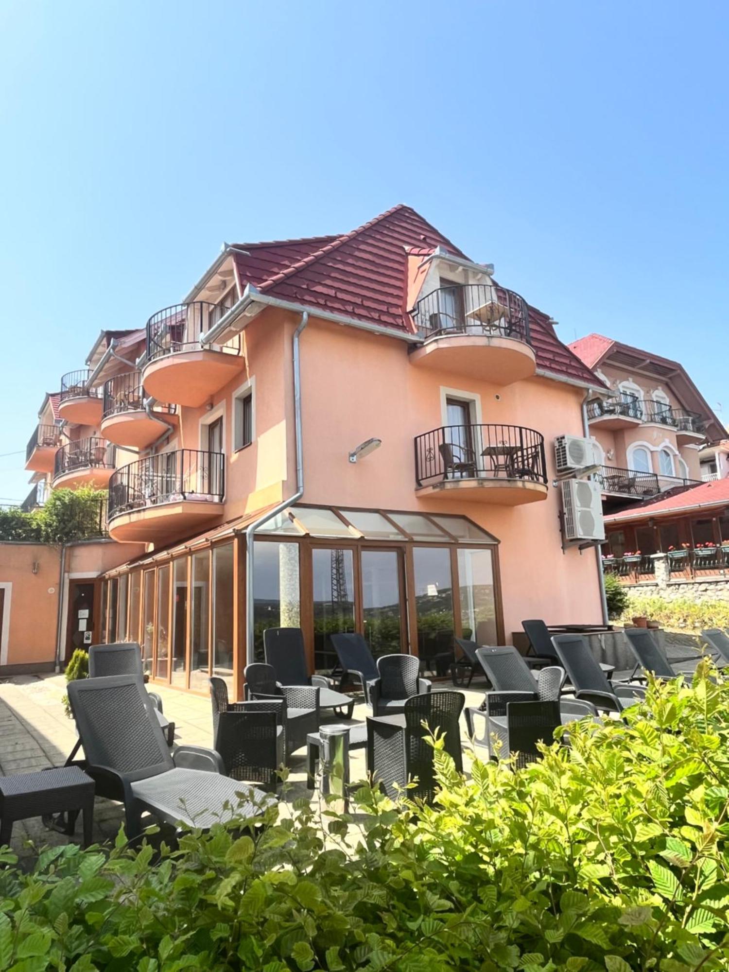 Fonix Wellness *** 1 A Epulet Bed & Breakfast Heviz Bagian luar foto