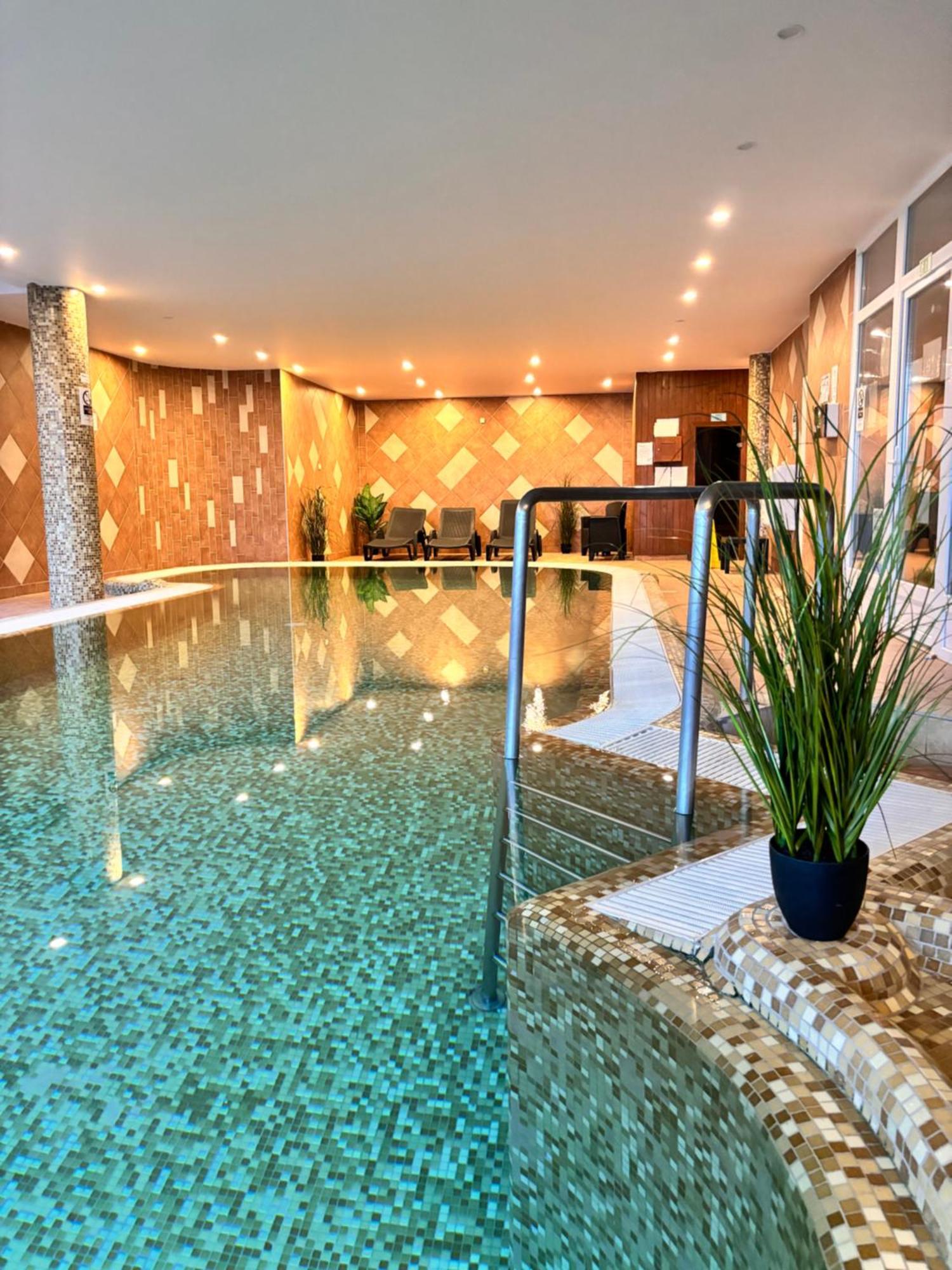 Fonix Wellness *** 1 A Epulet Bed & Breakfast Heviz Bagian luar foto