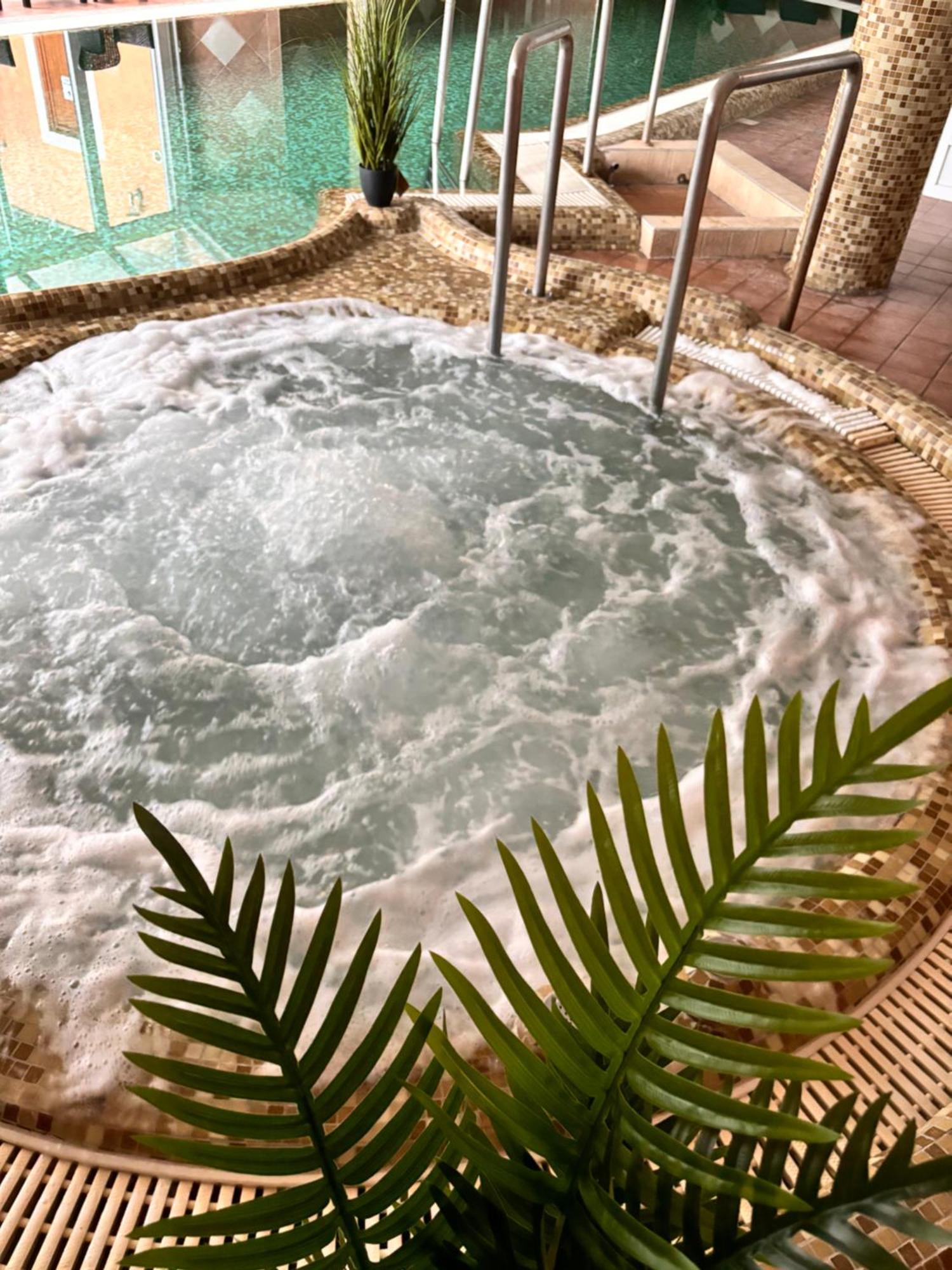 Fonix Wellness *** 1 A Epulet Bed & Breakfast Heviz Bagian luar foto